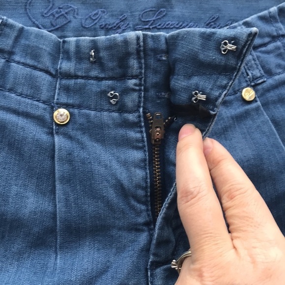 Only Luxury for you pleated mid rise denim shorts 27 - Picture 4 of 12